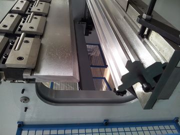 ESTUN E200 کنترل کننده CNC Folder Bender برای تولید در مقیاس بزرگ 2600mm فاصله بین ستون ها