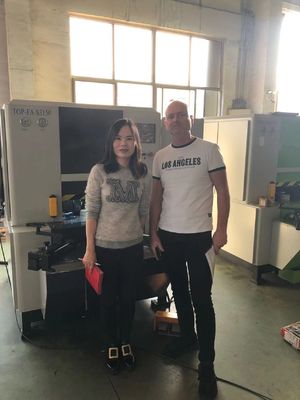 درب اروپا یا کابینت پوشش زاویه گوشه ماشین قالب CNC قالب بندی یک بار برش