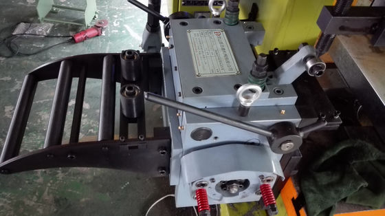 خط تغذیه کویل قطر 20 میلی متری با استفاده از موتور سرو یاسکاوا یا میتسوبیشی و 200 تن فشار تضمین تولید